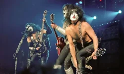 kiss7.webp